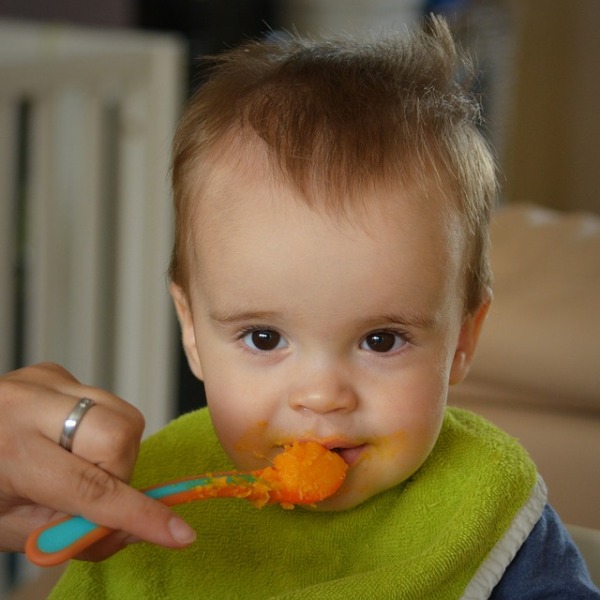 how much should a baby eat