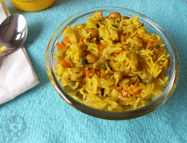 Toddlers need a good amount of nutrition, but their pickiness can be a hassle! This Vegetable and Soya Chunks Rice is full of carbs, protein and vitamins!