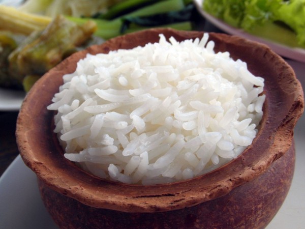 Rice is the preferred weaning food for babies, but Moms often wonder - what rice can I give my baby? Find out the benefits of common Indian rice varieties.