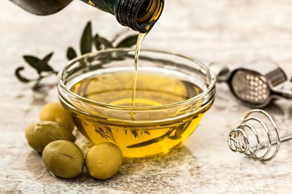 With so many oils available to us, finding the best cooking oil for babies is hard! Read all about different oils so that you can make an informed choice!