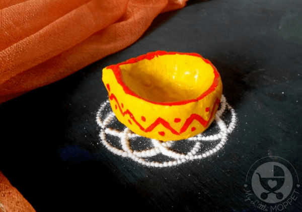 This year, have a green Diwali with these easy to make eco friendly DIY Diyas! Made with atta, these are zero wastage with minimal effort!