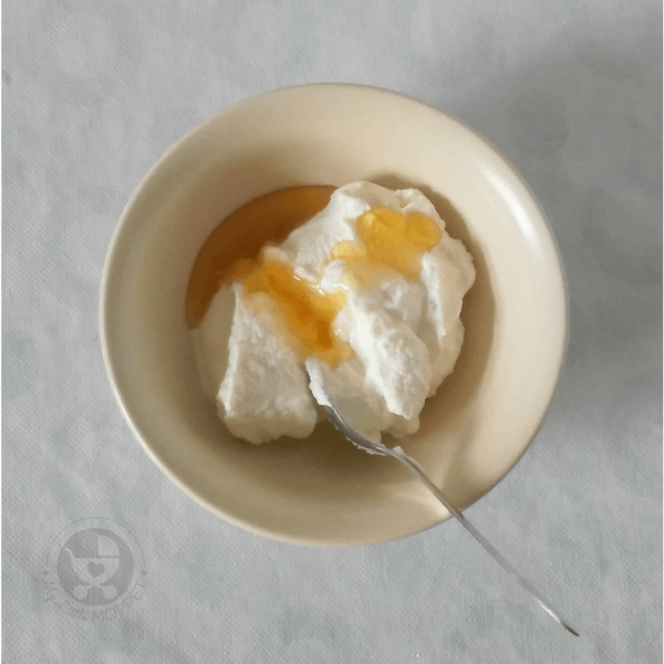 Mix honey and curd in a bowl