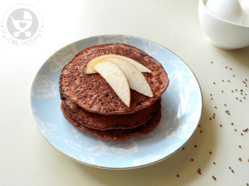 Egg Yolk recipes aren't hard to find, like these healthy egg yolk ragi pancakes for babies! Filled with the goodness of finger millet and the sweetness of applesauce, these are a must have!