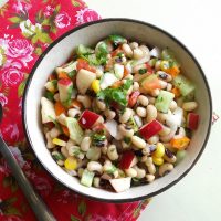 Black eyed bean salad, Karamani/Thatta Payiru salad is a filling protein packed snack, which can be served as a refreshing, crunchy after school snack.