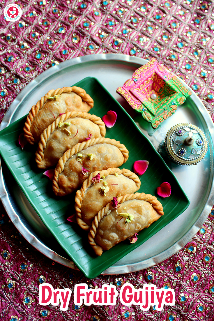 Festive indulgences can be healthy too, as this dry fruit gujiya recipe proves! With dates, dry fruits powder and coconut, this is a perfect healthy treat!