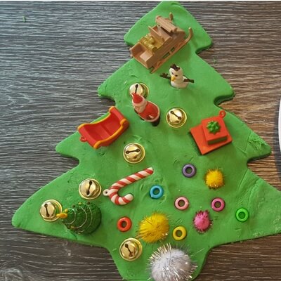 Even little babies and toddlers can enjoy the holiday season with these Christmas Activities for Babies and Toddlers that also help develop motor skills!