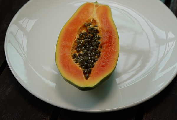 Packed with nutrients and fiber, papaya is called the 'fruit of the angels'. But Can I give my baby papaya? Let's find out in this post.