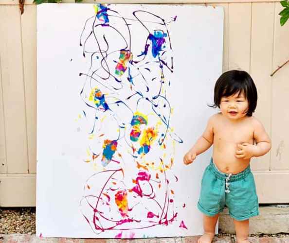 Can babies make art? They sure can! Check out these easy and fun art projects for babies to play with. Also includes baby safe DIY paint recipes!