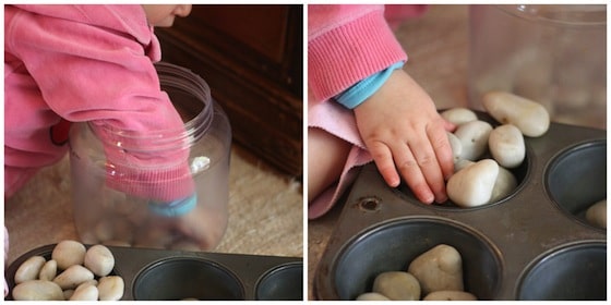 Develop your baby's fine motor skills and strengthen those little muscles with these simple fine motor activities for babies and toddlers! For ages 0-3.
