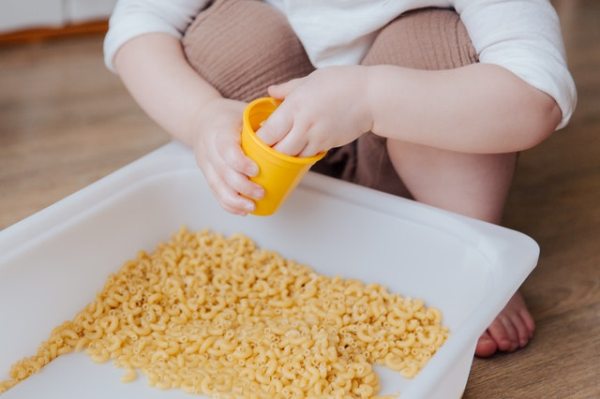 Heard about sensory bins but wondered how to make them? In this post we tell you how to make sensory bins at home, with minimum effort and expense.