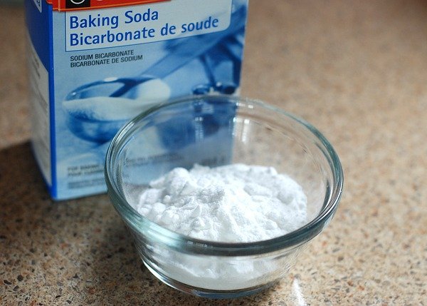 Baking powder and soda are found in most baked products, and help them rise. This makes us wonder: can I give my baby baking powder and baking soda?