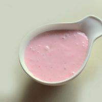 Hung Curd with Strawberry is a delicious fruit puree with an appealing color. It boosts the immune system and can be a healthy addition to your baby's diet.