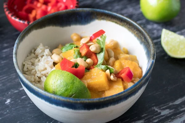 Give your little one the best of Indian cuisine with these Healthy Curry Recipes for Babies and Kids! Includes both vegetarian and non vegetarian options!