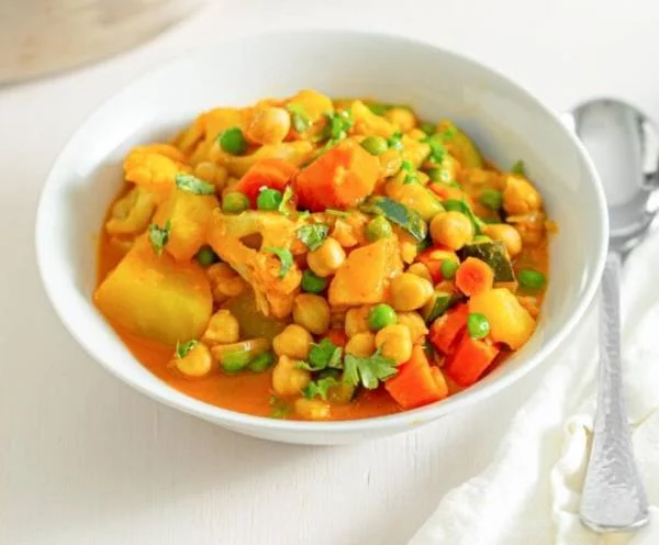 Give your little one the best of Indian cuisine with these Healthy Curry Recipes for Babies and Kids! Includes both vegetarian and non vegetarian options!