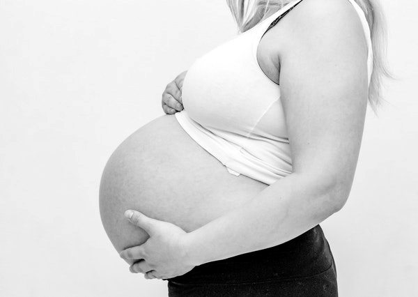 8 Things to Know About Choosing the Right Bra for Pregnancy 3 Looking for the right bra for pregnancy? Here's everything you need to know about choosing the right bra for the ultimate comfort & function!