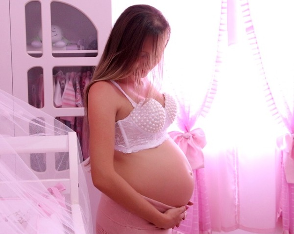 8 Things to Know About Choosing the Right Bra for Pregnancy 9 Looking for the right bra for pregnancy? Here's everything you need to know about choosing the right bra for the ultimate comfort & function!