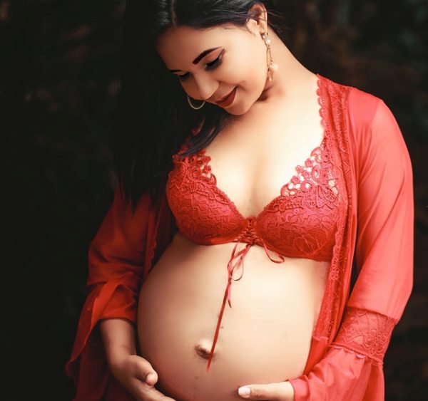 8 Things to Know About Choosing the Right Bra for Pregnancy 11 Looking for the right bra for pregnancy? Here's everything you need to know about choosing the right bra for the ultimate comfort & function!