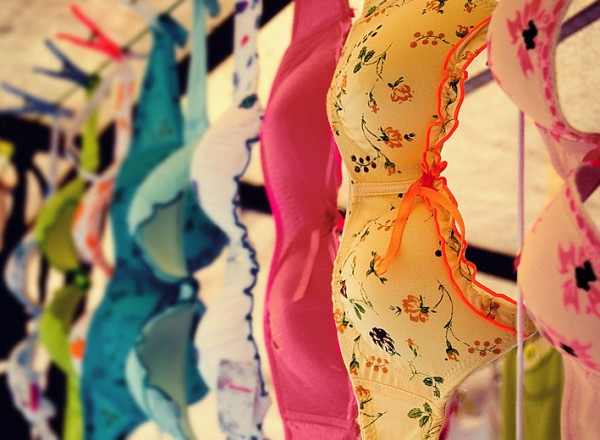 8 Things to Know About Choosing the Right Bra for Pregnancy 13 Looking for the right bra for pregnancy? Here's everything you need to know about choosing the right bra for the ultimate comfort & function!